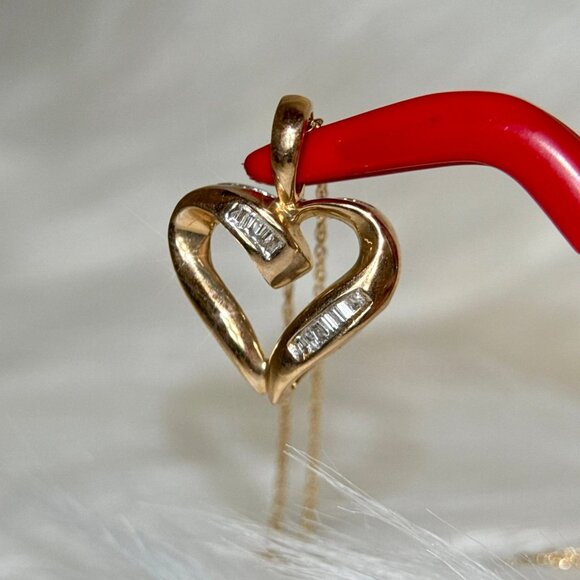 NWT 10K Gold Baguette Heart Necklace - Picture 2 of 7